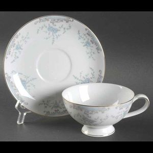 W. Dalton CHINA 4 Teacups with matching Saucers